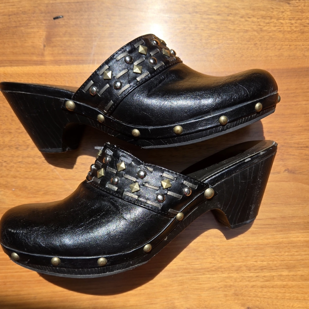 Candies Studded Black Clogs. Womens 8. - Picture 15 of 15